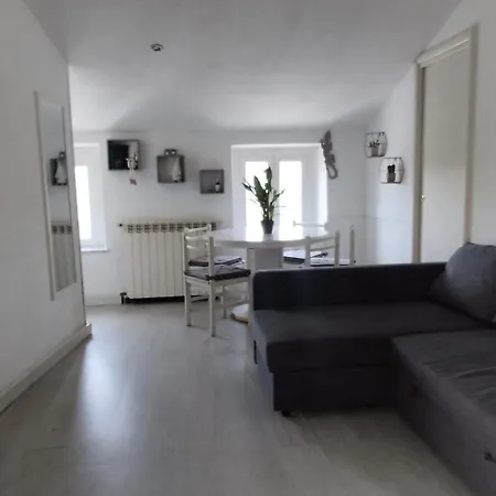 Berry's House Altare