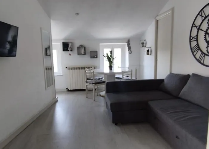 Berry's House Altare